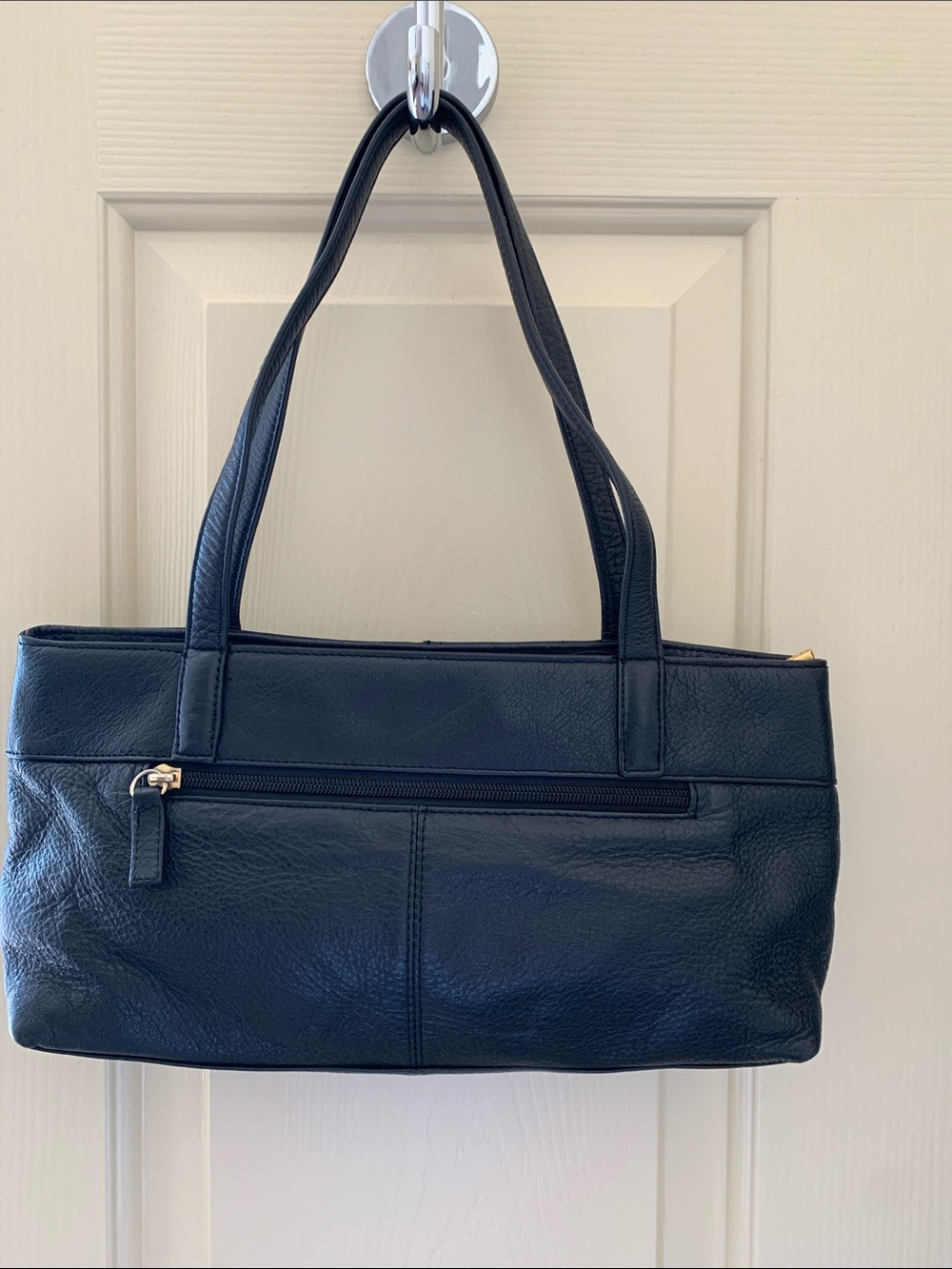 Stone Mountain Accessories Black Leather Shoulder Bag with Gold Hardware